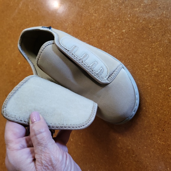 Silvert's Velcro shoes for the elderly - Picture 2 of 8
